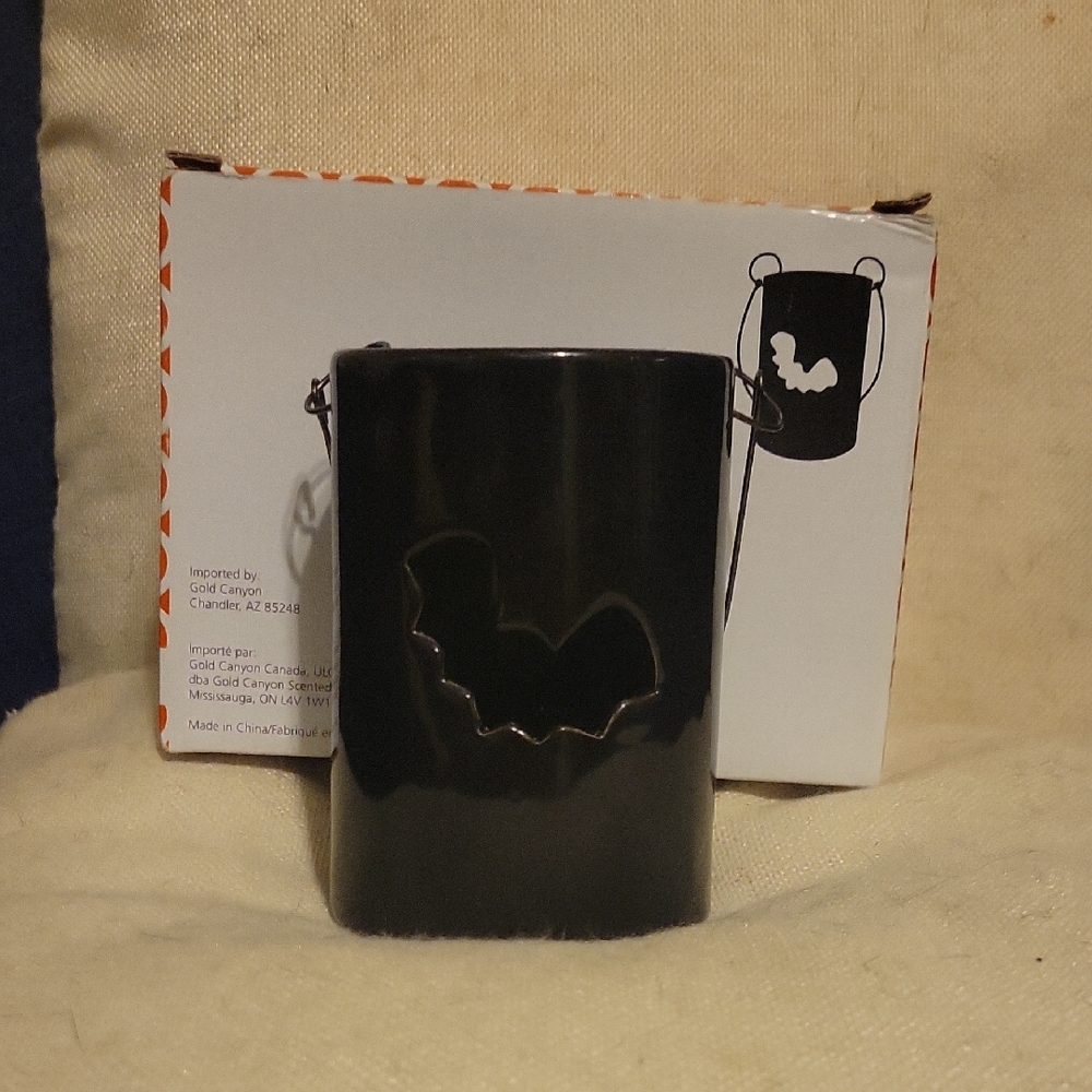Gold Canyon Black Mini Bat Lantern